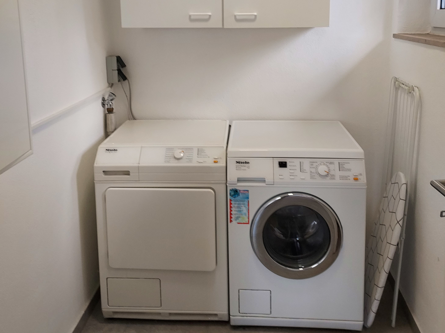 Wohnung, Hauswirtschaftsraum mit Waschmaschine und Trockner